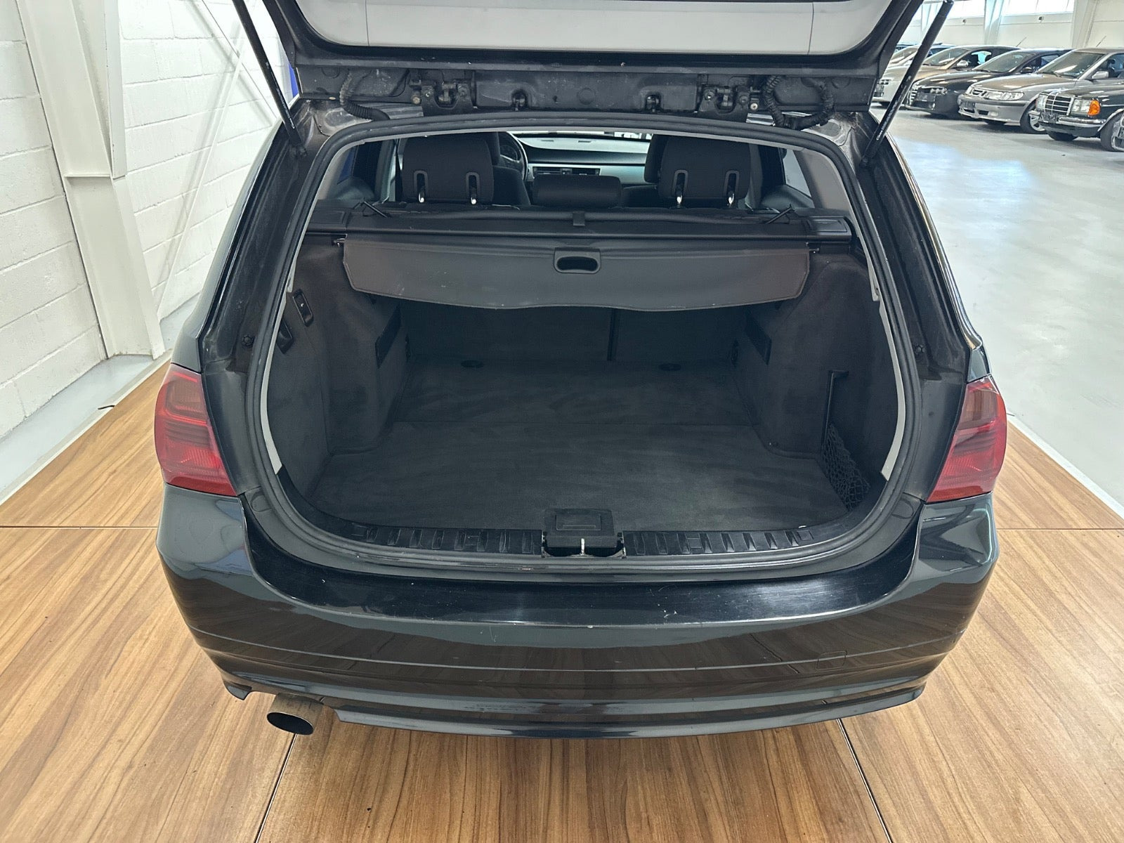 Sort BMW 318i fra 2007