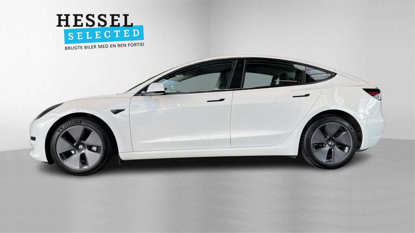 Hvid Tesla Model 3 fra 2022