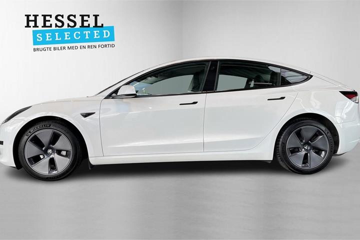 Hvid Tesla Model 3 fra 2022