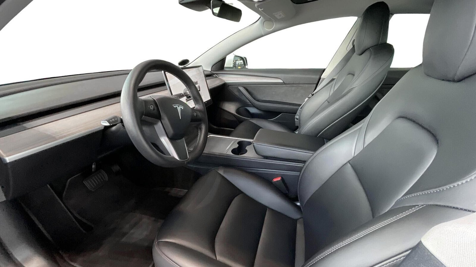 Hvid Tesla Model 3 fra 2022