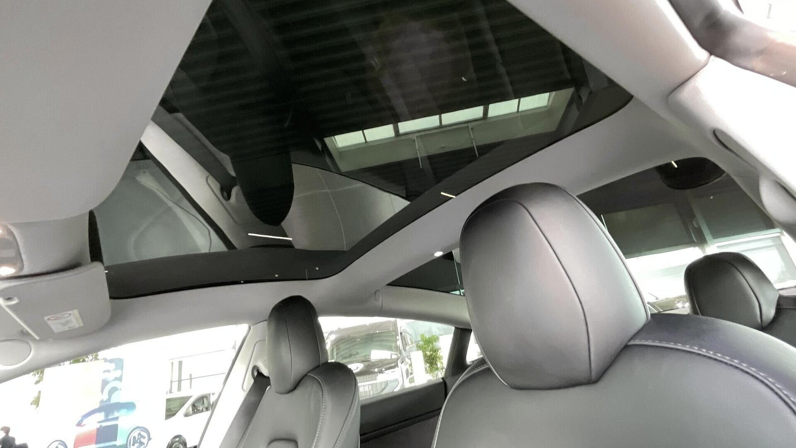 Hvid Tesla Model 3 fra 2022