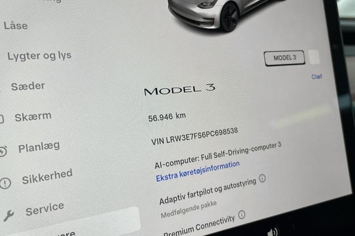 Hvid Tesla Model 3 fra 2022
