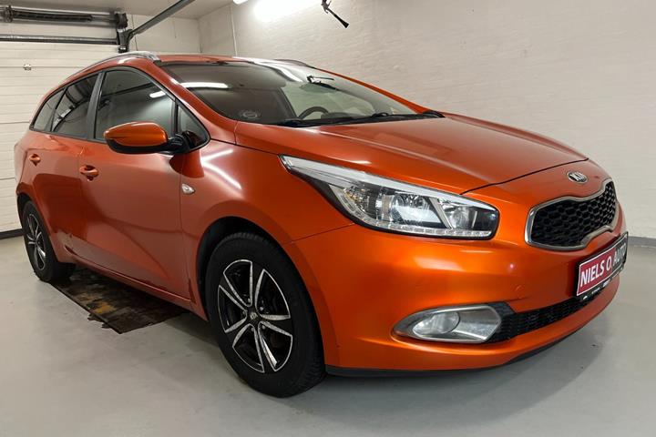 Orange Kia Ceed fra 2014