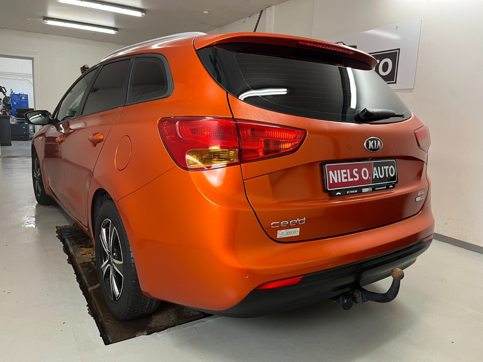 Orange Kia Ceed fra 2014