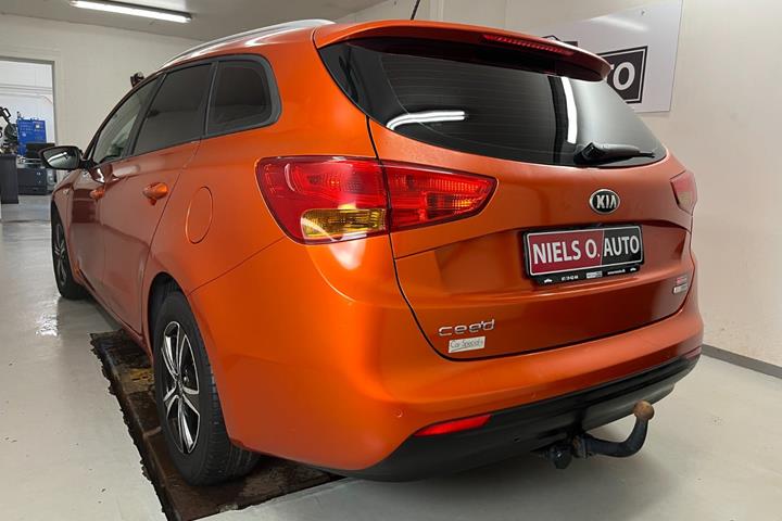 Orange Kia Ceed fra 2014