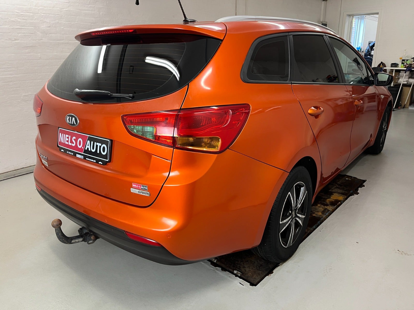 Orange Kia Ceed fra 2014