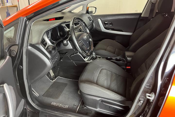 Orange Kia Ceed fra 2014