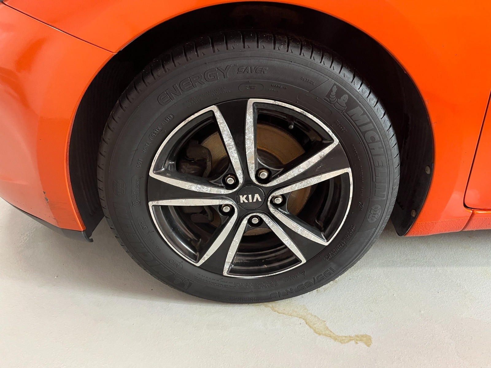 Orange Kia Ceed fra 2014