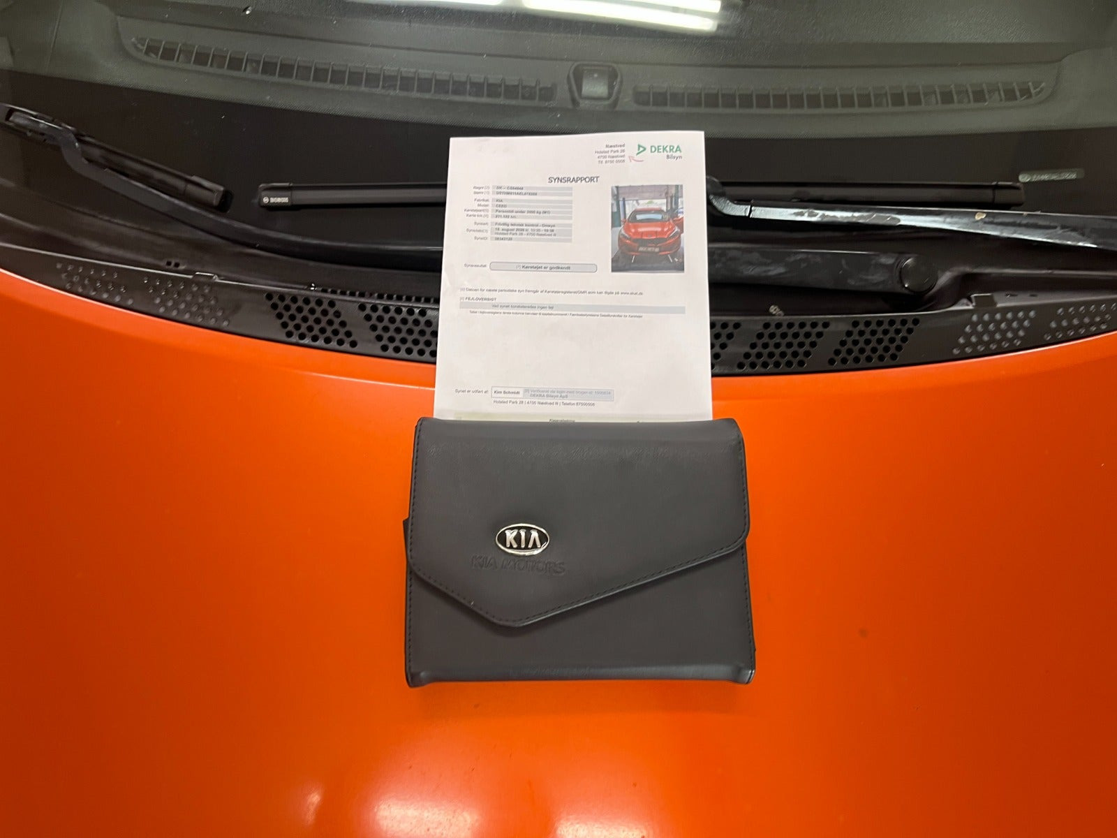 Orange Kia Ceed fra 2014
