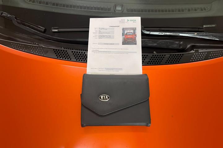 Orange Kia Ceed fra 2014