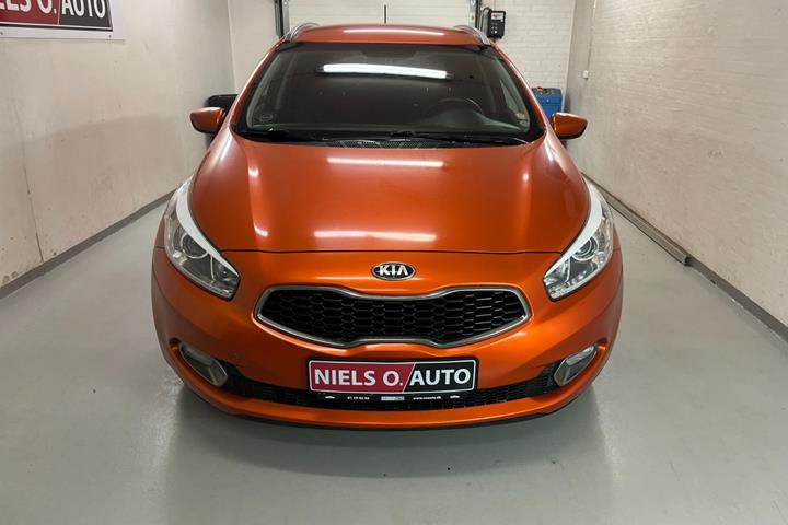 Orange Kia Ceed fra 2014