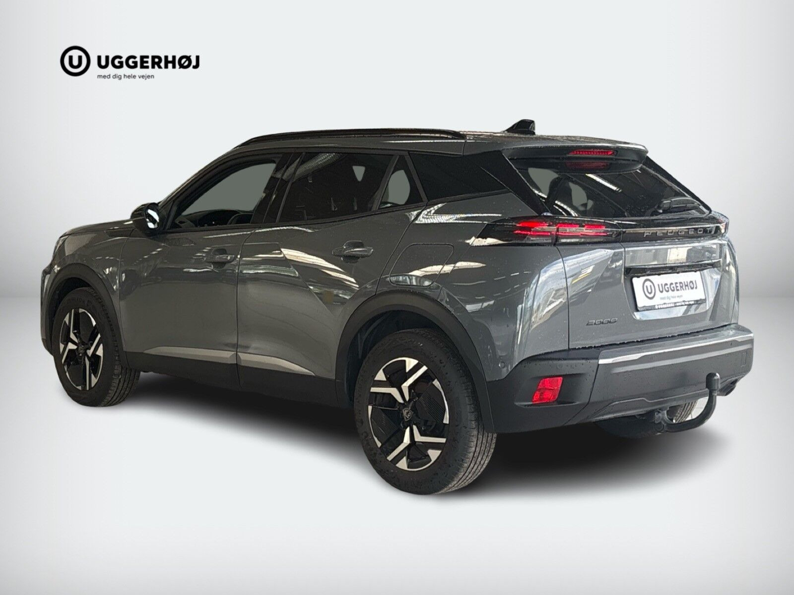 Grå Peugeot 2008 fra 2023