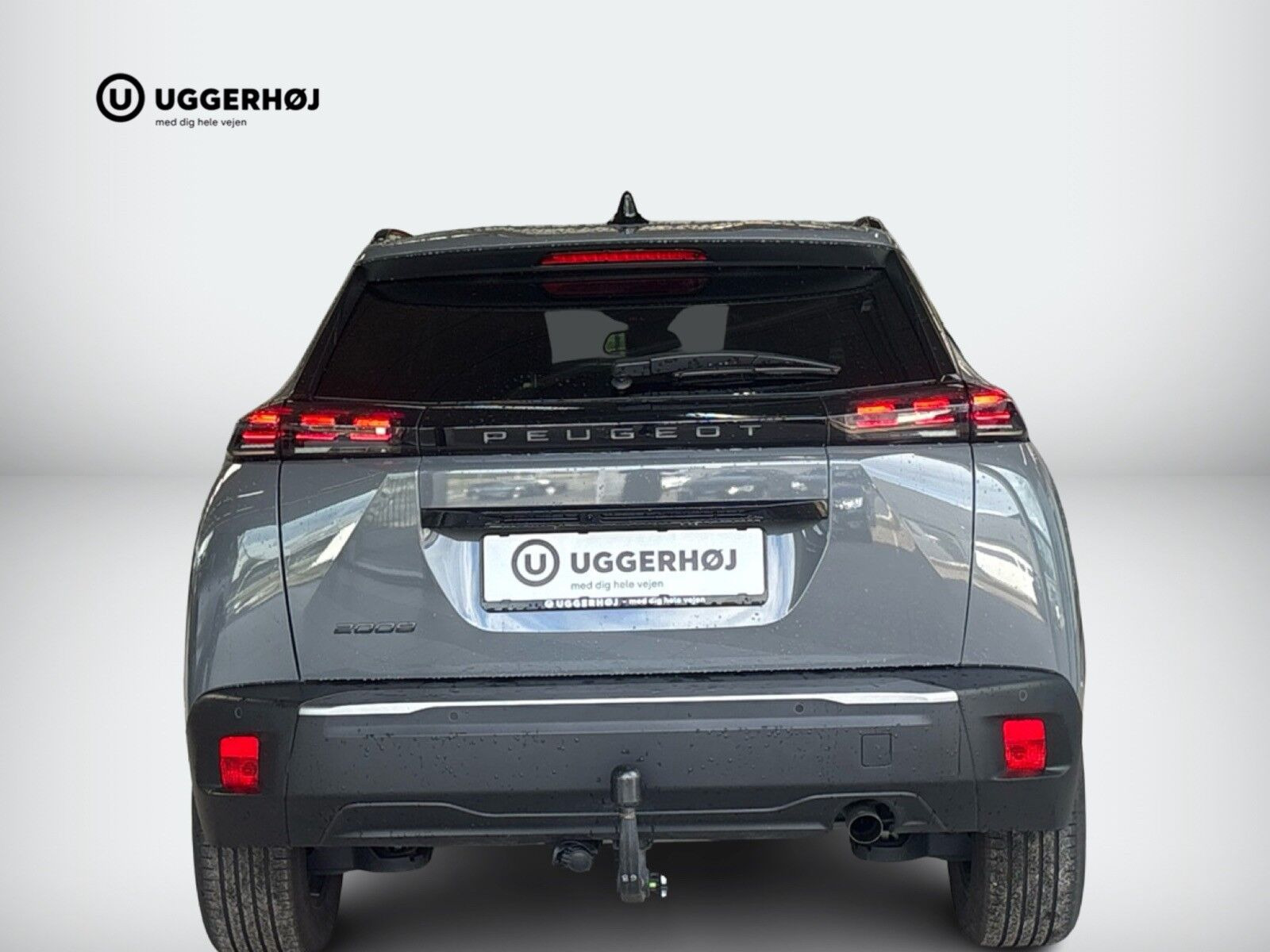 Grå Peugeot 2008 fra 2023