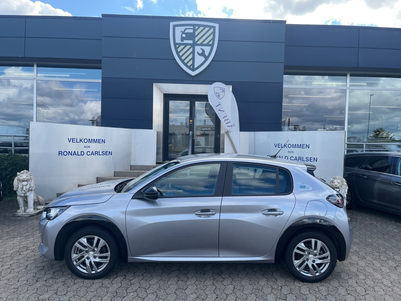 Sølv Peugeot e-208 fra 2022