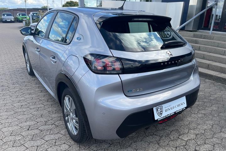 Sølv Peugeot e-208 fra 2022