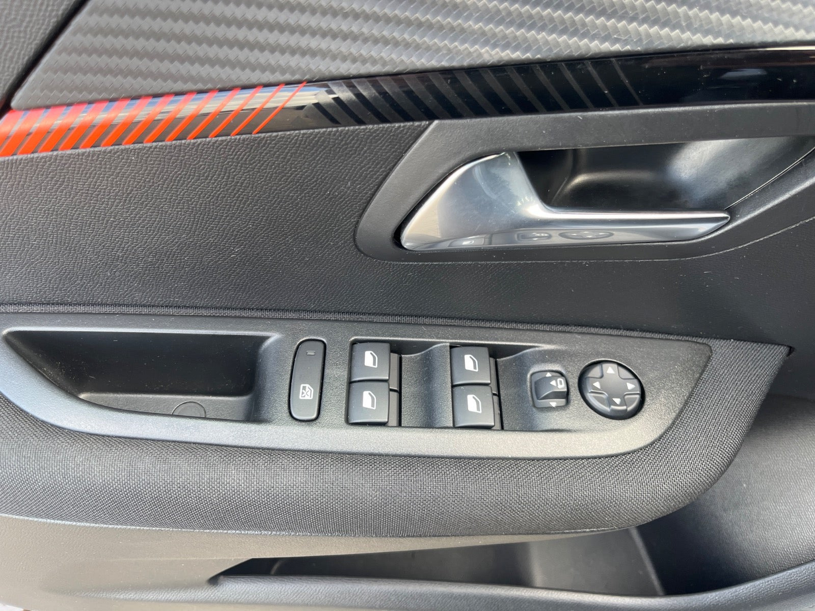 Sølv Peugeot e-208 fra 2022
