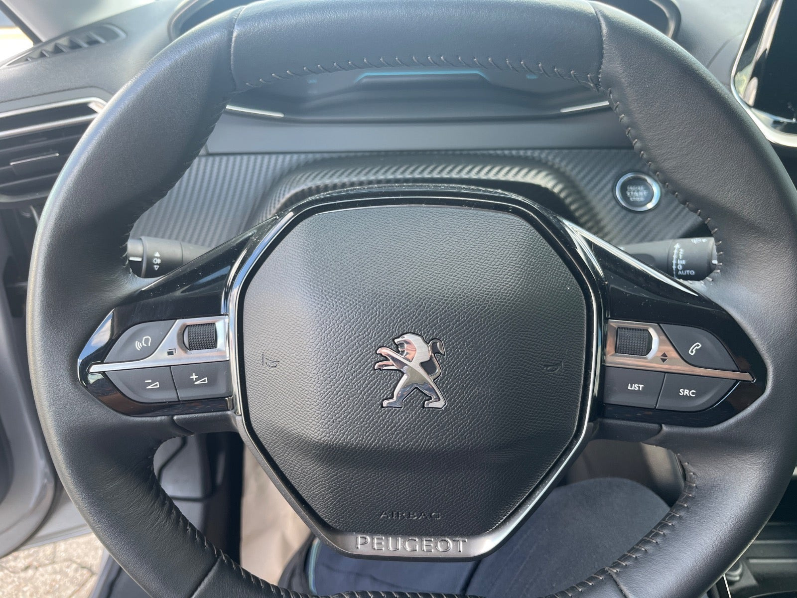 Sølv Peugeot e-208 fra 2022