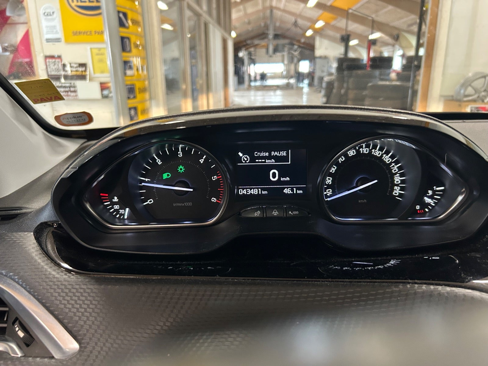 Hvid Peugeot 2008 fra 2017
