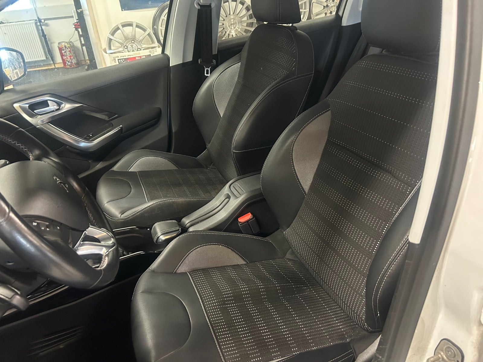 Hvid Peugeot 2008 fra 2017