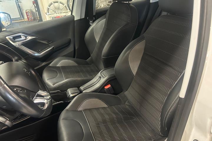 Hvid Peugeot 2008 fra 2017