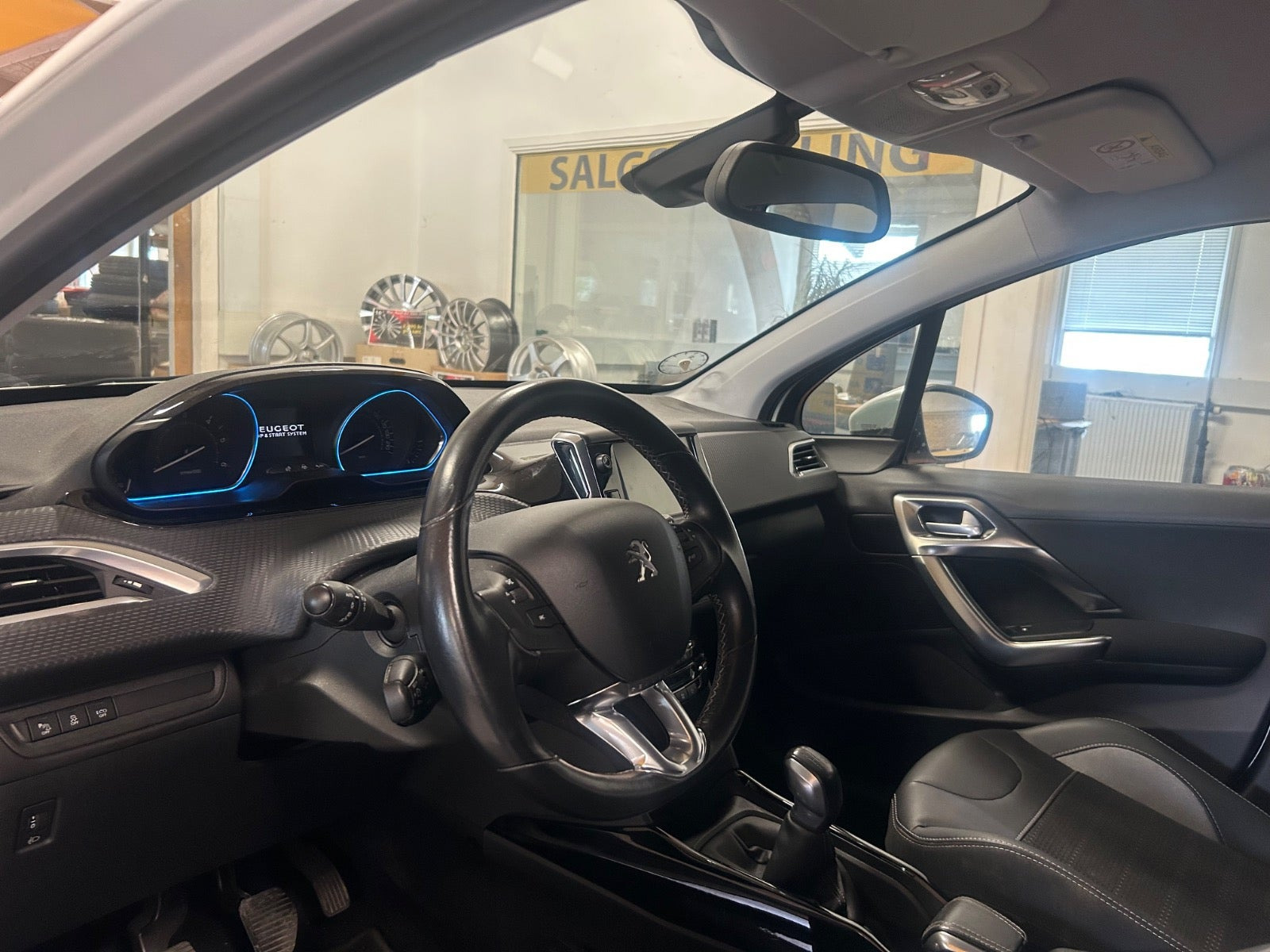 Hvid Peugeot 2008 fra 2017