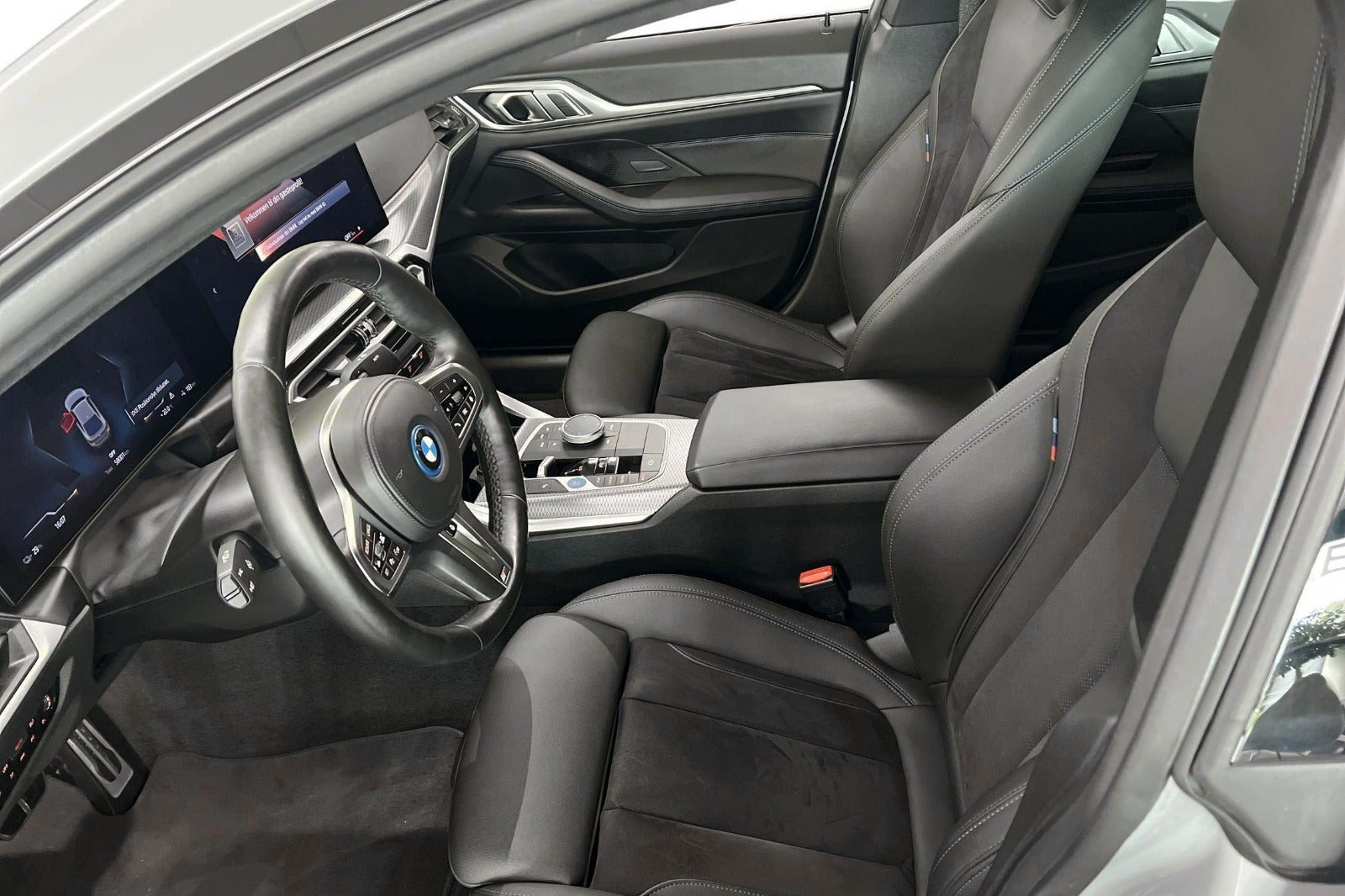 Grå BMW i4 fra 2024