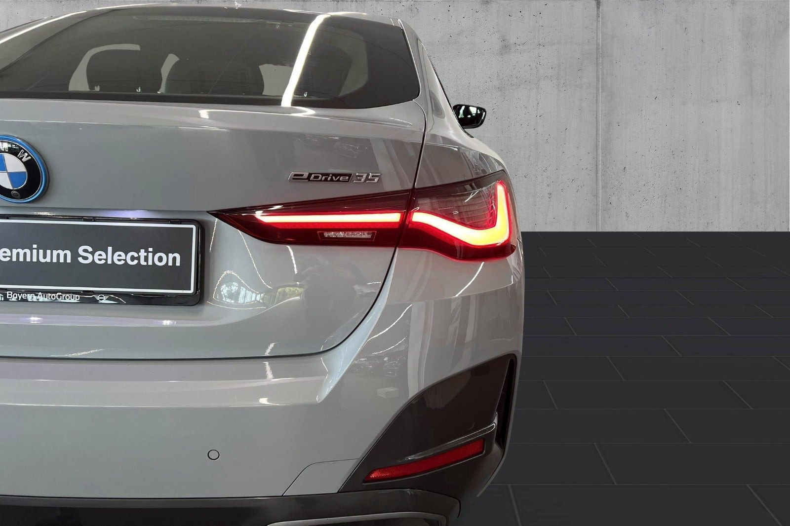 Grå BMW i4 fra 2024