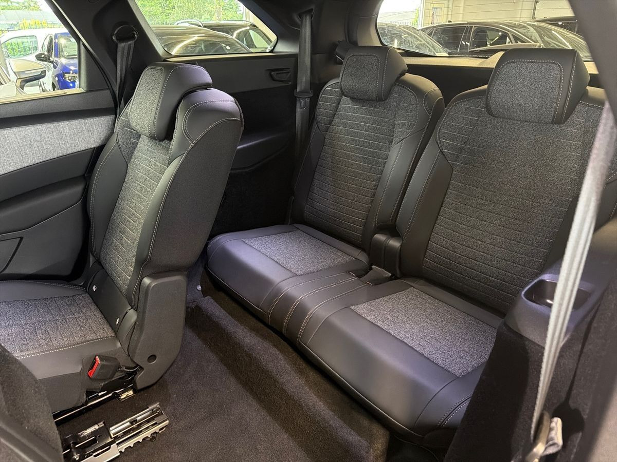 Sort Peugeot e-5008 fra 2025