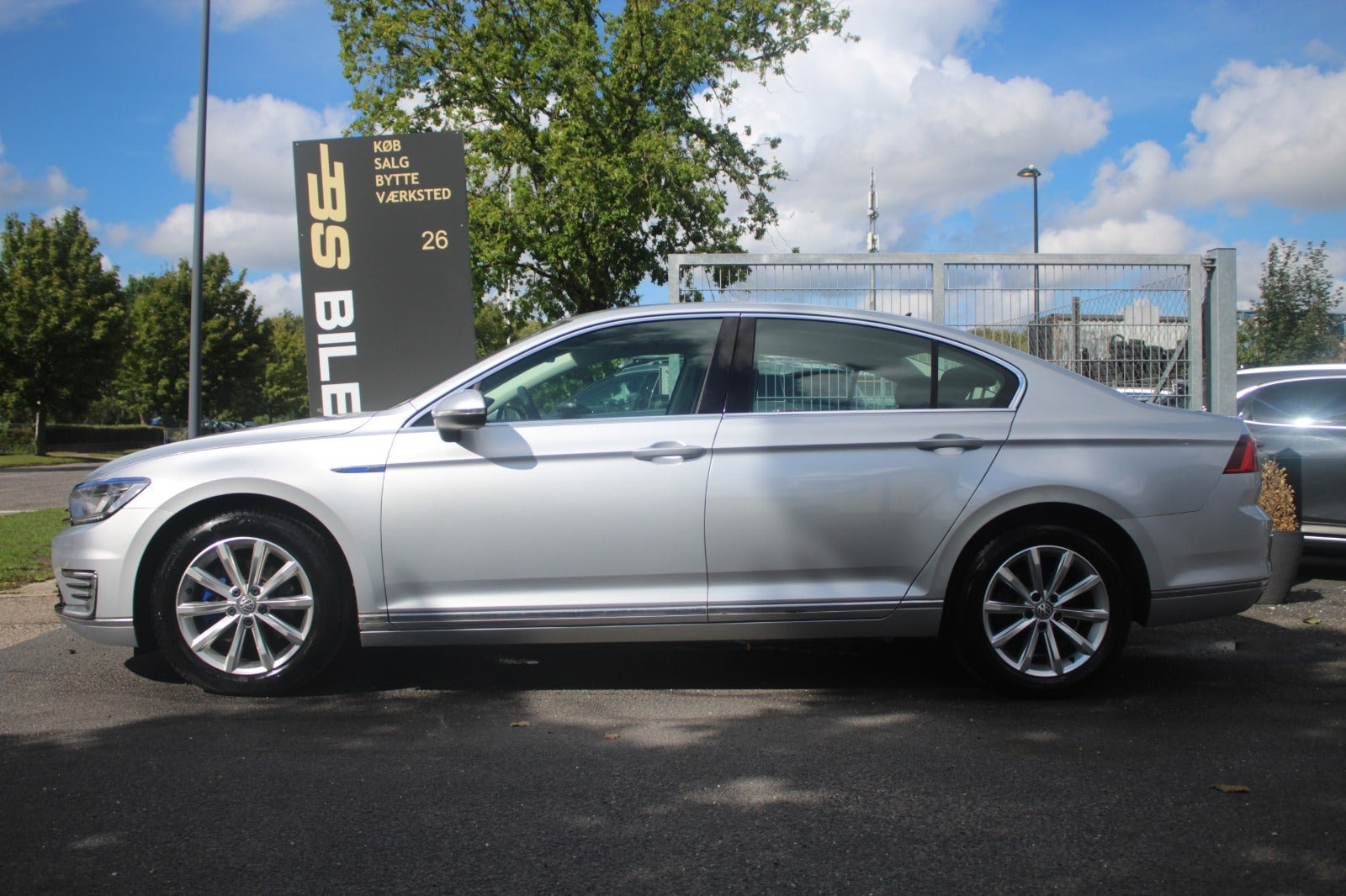 Sølv VW Passat fra 2016