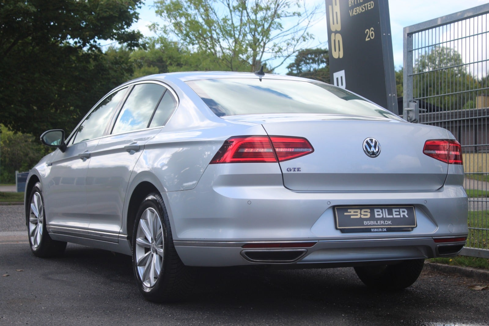 Sølv VW Passat fra 2016