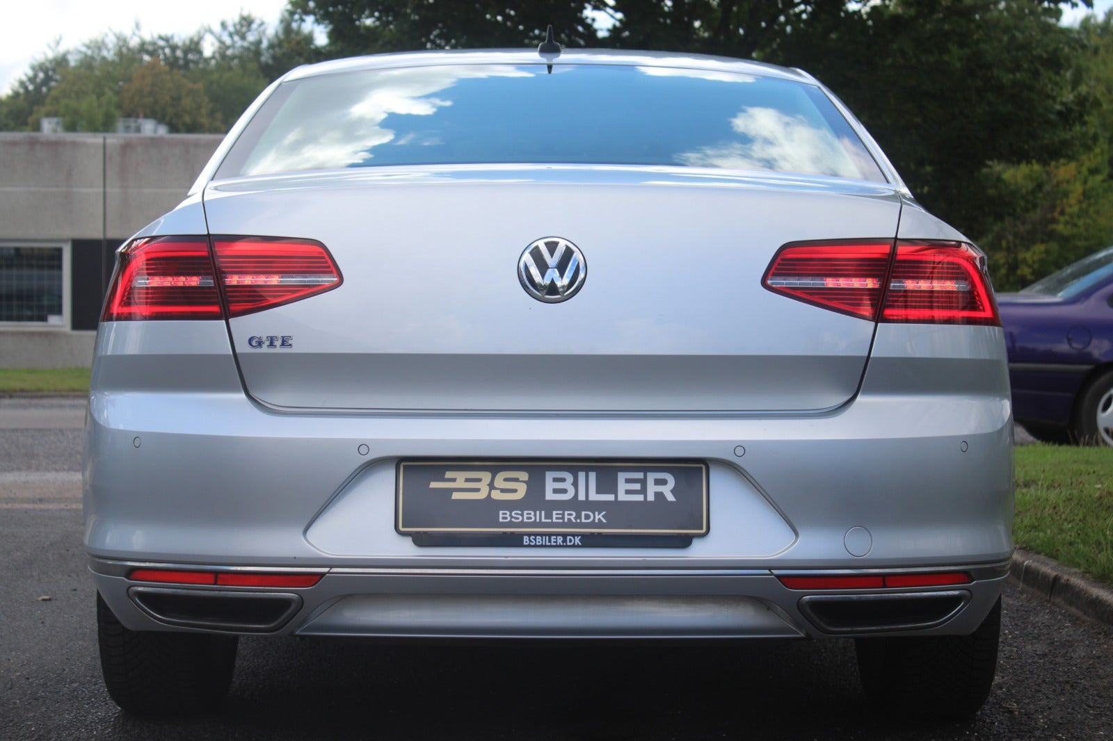 Sølv VW Passat fra 2016