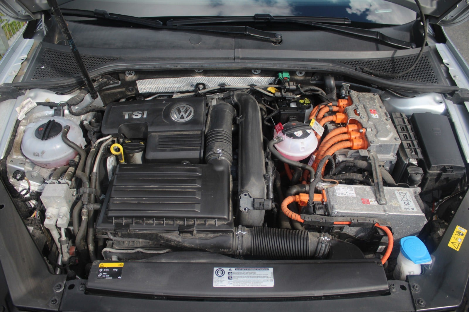 Sølv VW Passat fra 2016