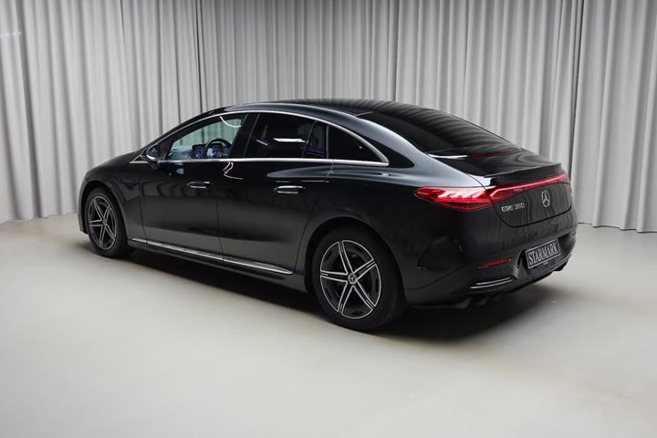 Sort Mercedes EQE350 fra 2023