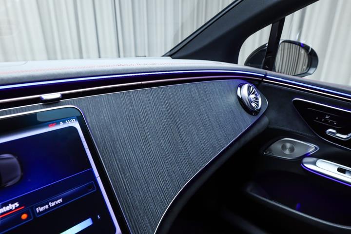 Sort Mercedes EQE350 fra 2023