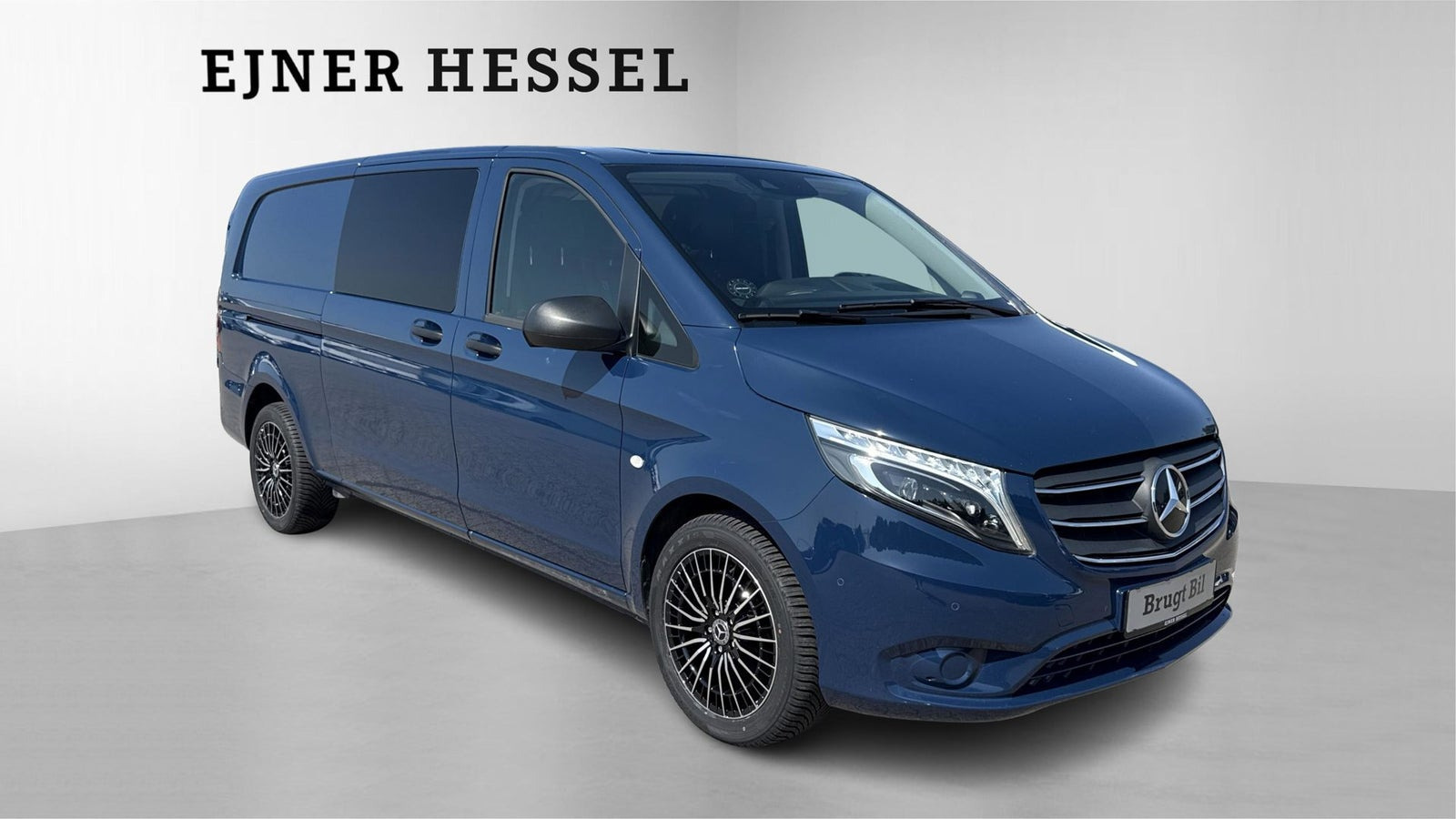 Blå Mercedes Vito 114 fra 2022