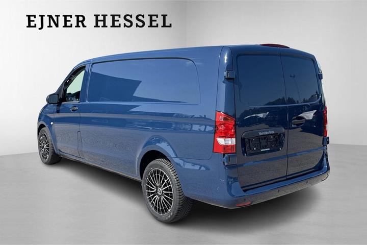 Blå Mercedes Vito 114 fra 2022
