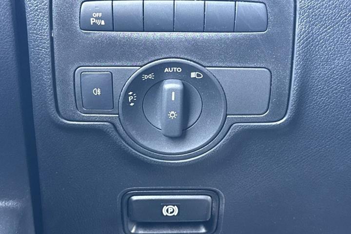 Blå Mercedes Vito 114 fra 2022
