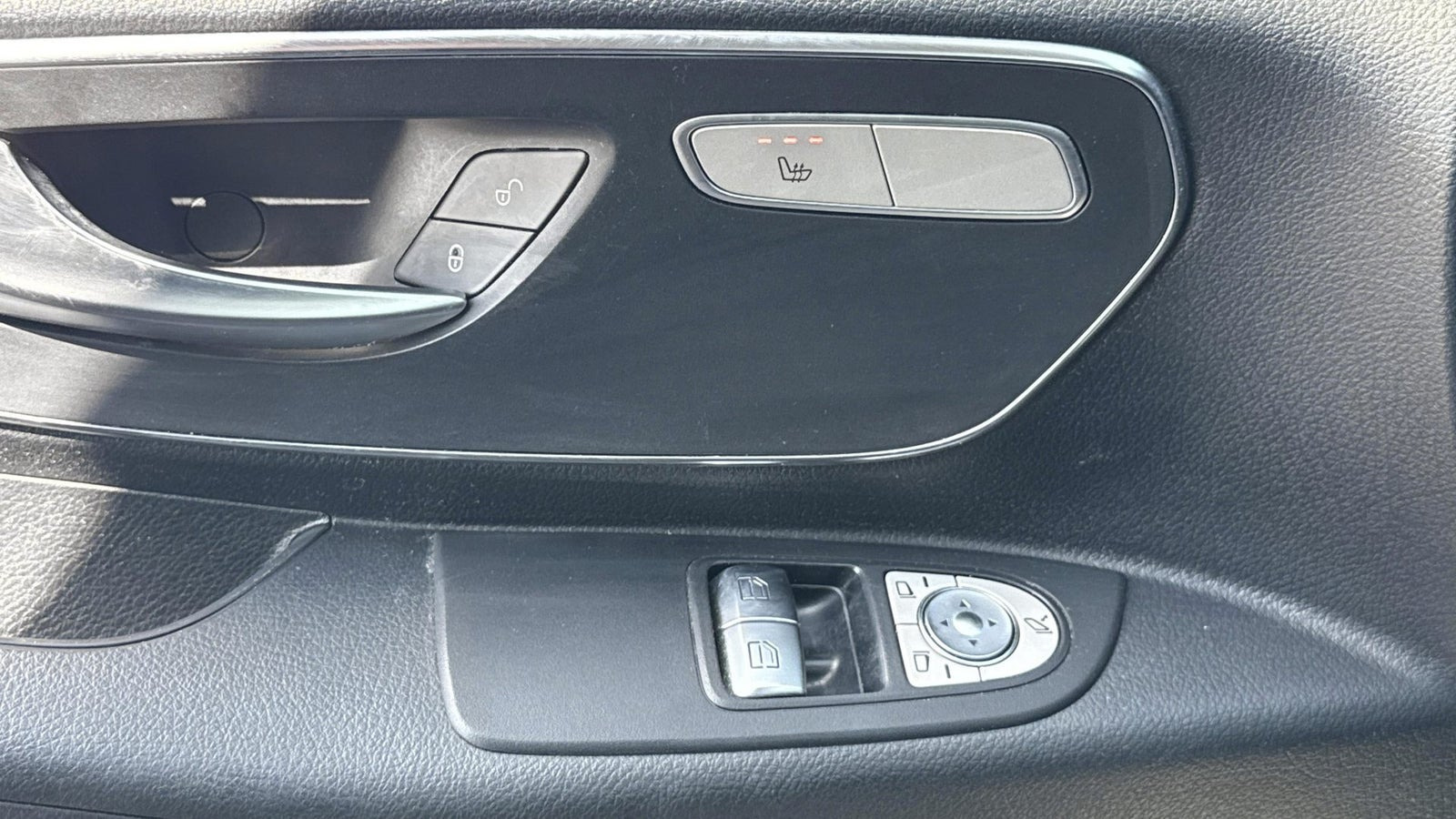 Blå Mercedes Vito 114 fra 2022