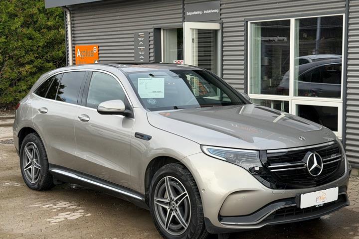 Orange Mercedes EQC400 fra 2021