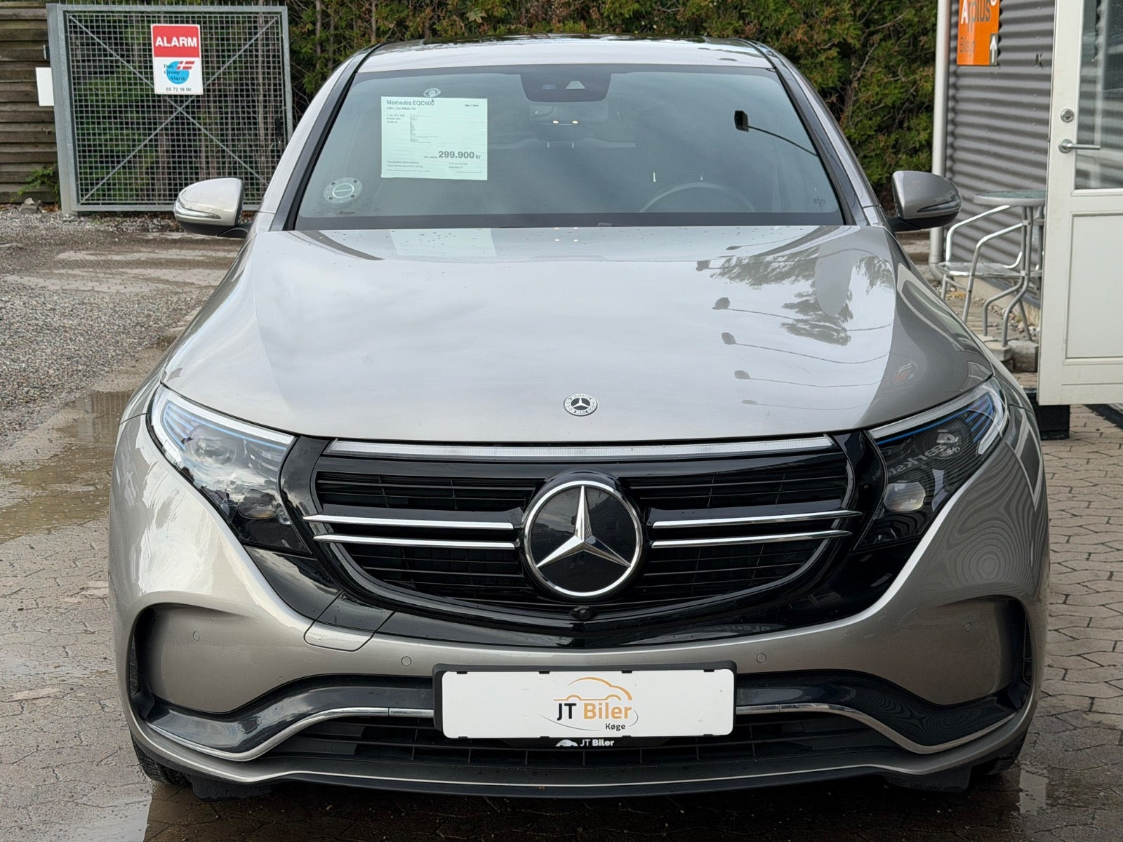 Orange Mercedes EQC400 fra 2021
