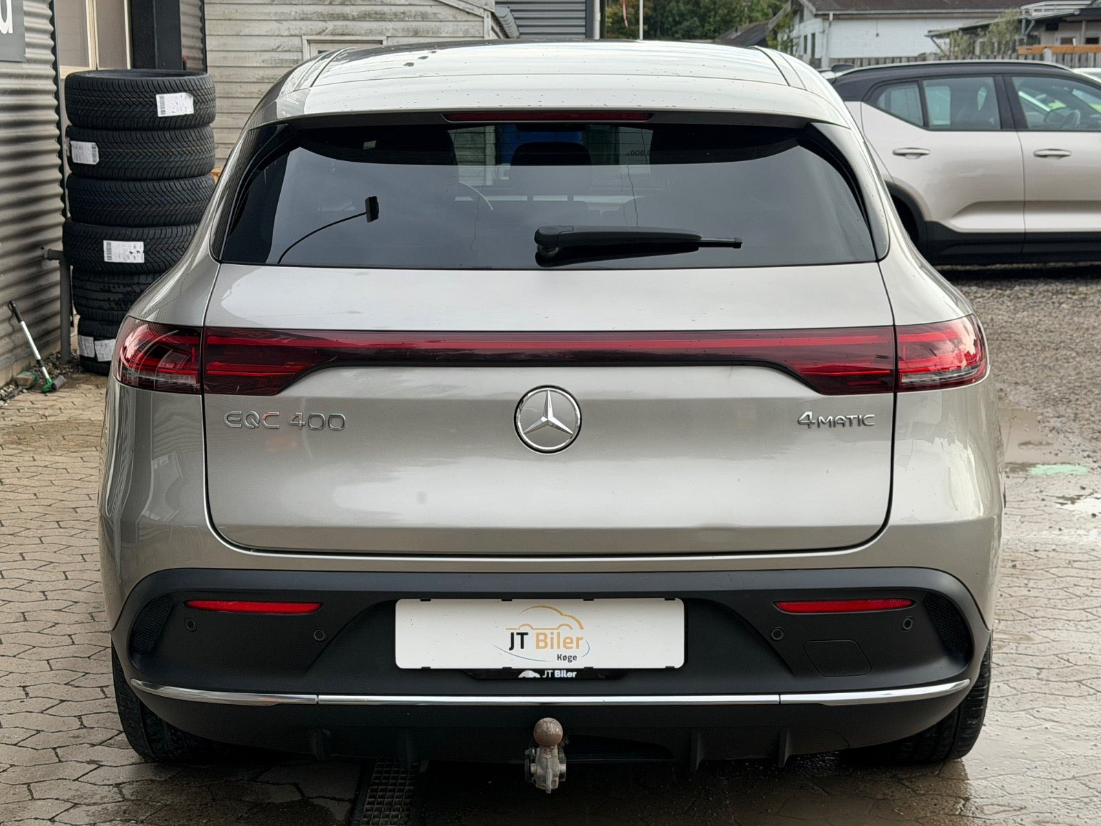 Orange Mercedes EQC400 fra 2021