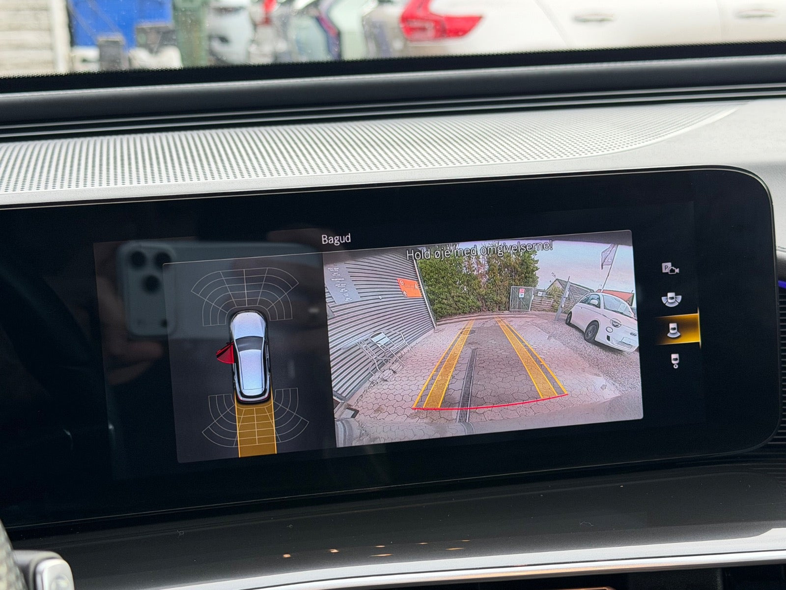 Orange Mercedes EQC400 fra 2021