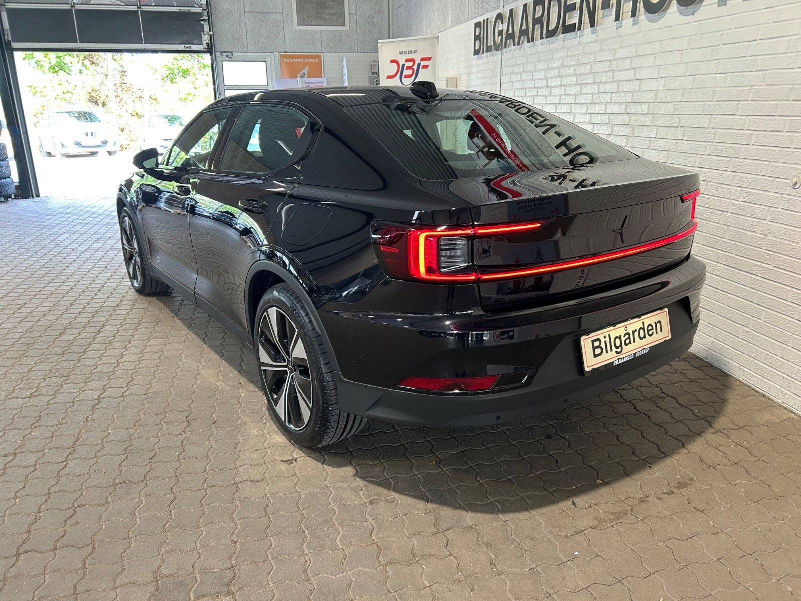 Sort Polestar 2 fra 2023