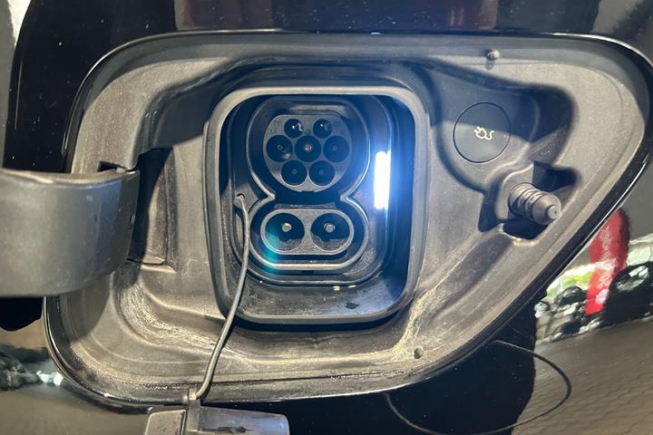 Sort Polestar 2 fra 2023