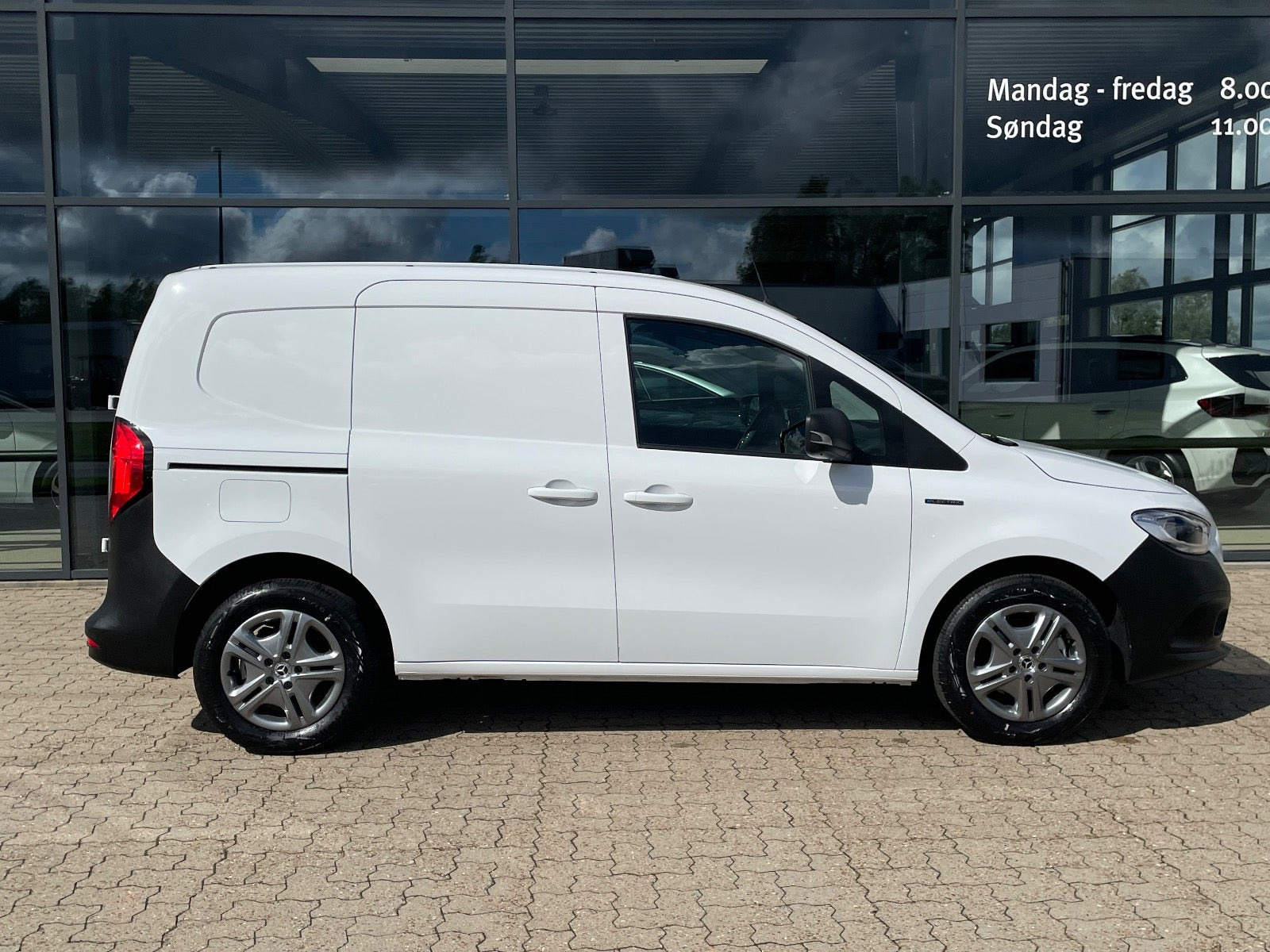 Hvid Mercedes eCitan fra 2025