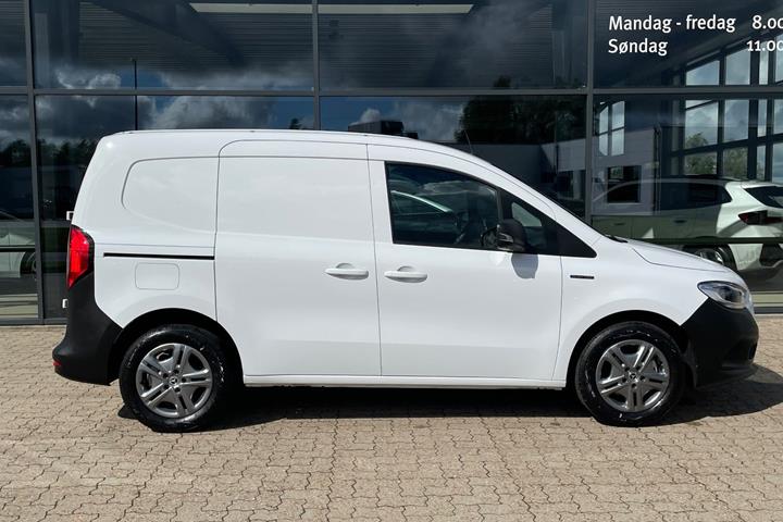 Hvid Mercedes eCitan fra 2025
