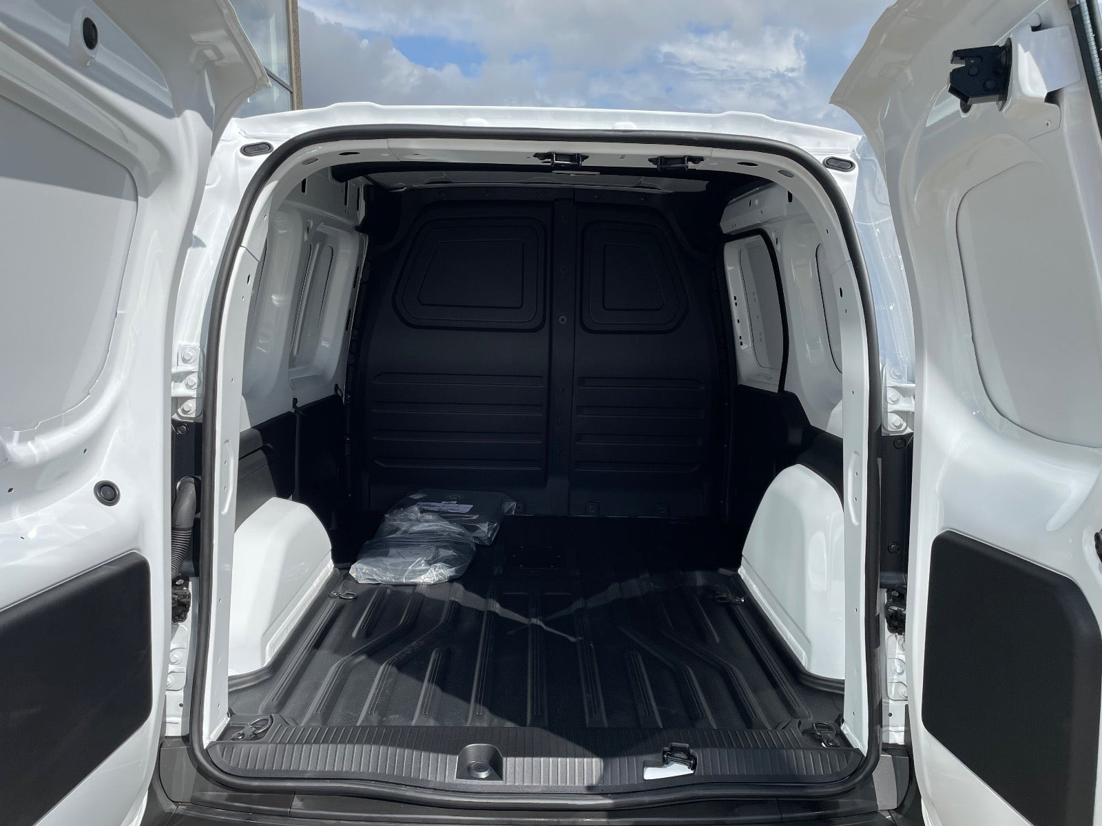 Hvid Mercedes eCitan fra 2025