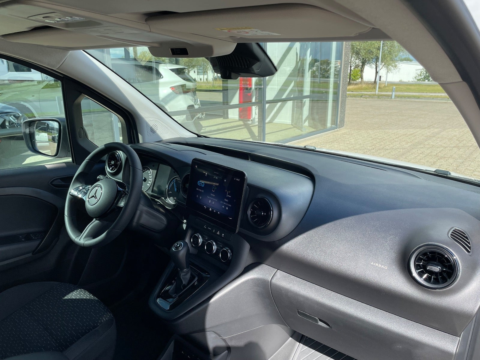 Hvid Mercedes eCitan fra 2025