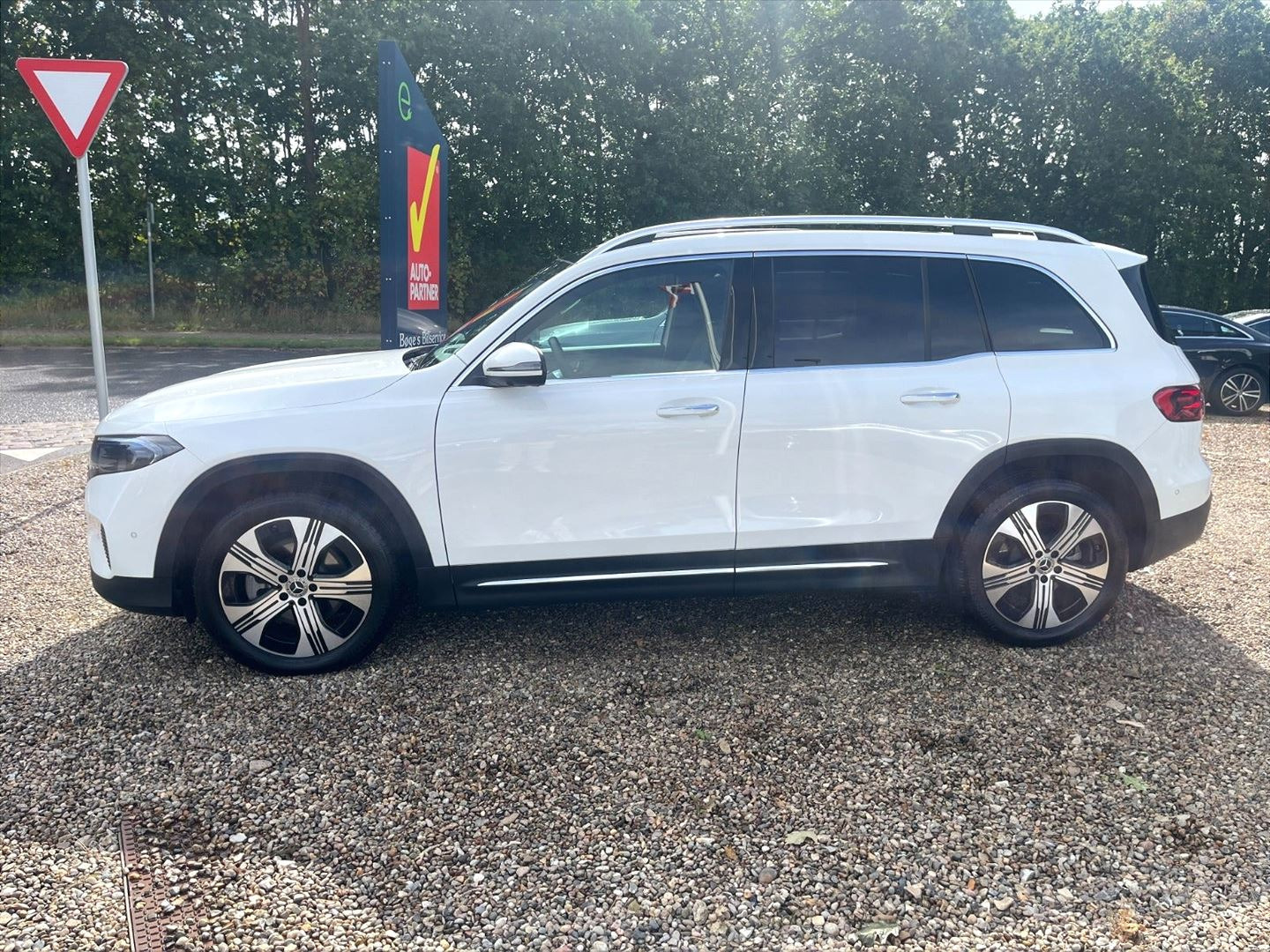 Hvid Mercedes EQB 250+ fra 2025