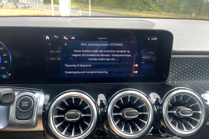 Hvid Mercedes EQB 250+ fra 2025